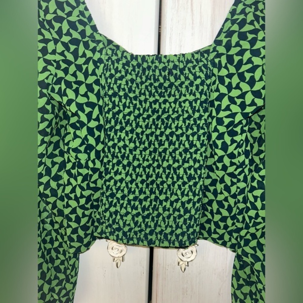 Abercrombie & Fitch Blouse Cropped Sheer Sleeves Lightweight Feminine Size Small